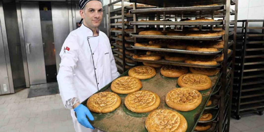 Belediye üretiyor, halk ucuza yiyor: 300 gram Ramazan pidesi 20 TL! 3